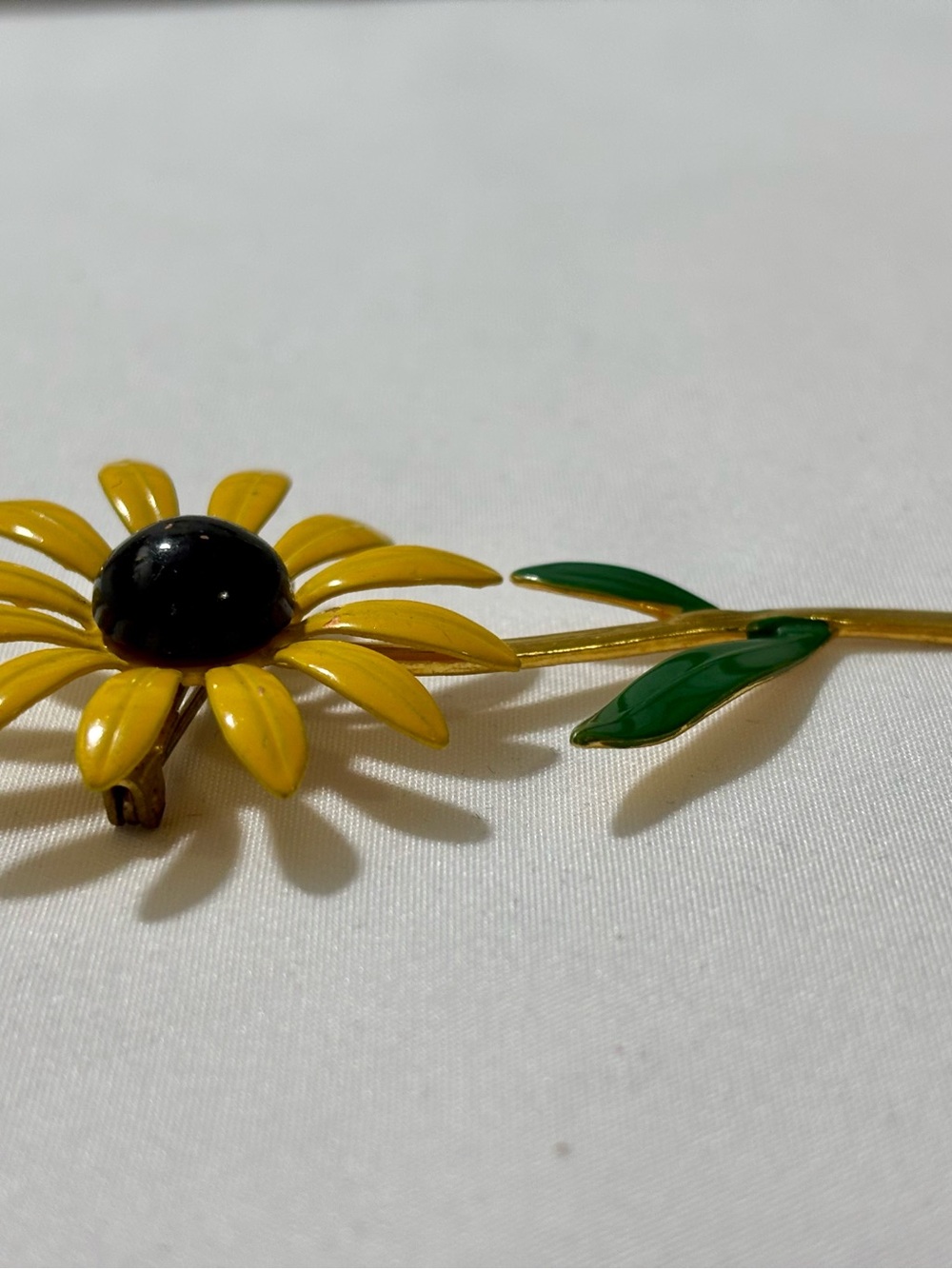 Yellow Daisy Flower Brooch - Women Jewelry - Picture 4 of 4